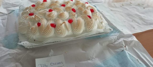 El Pub Óscar’s regalà pastissets de S.Catalina als mestres de Vinaròs