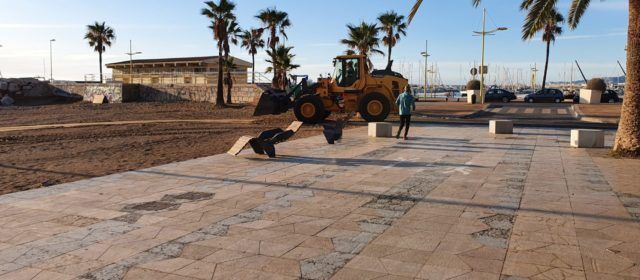 Fotos: manteniment de platges a Vinaròs