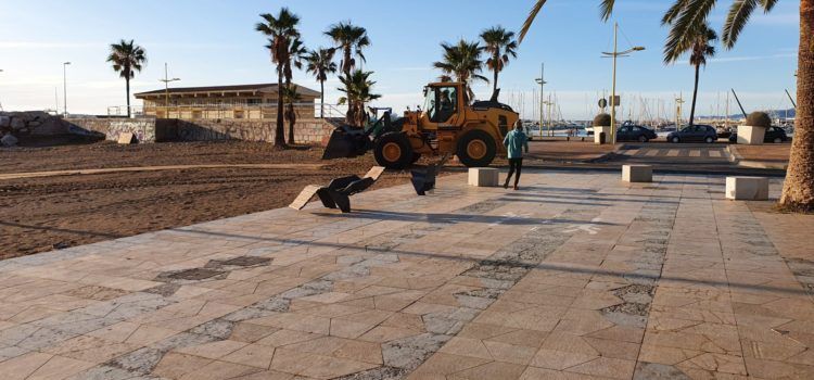 Fotos: manteniment de platges a Vinaròs