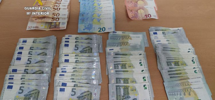 Detenidos “in fraganti” por tratar de estafar en dos establecimientos por el método del timo del cambio en Alcalá de Xivert