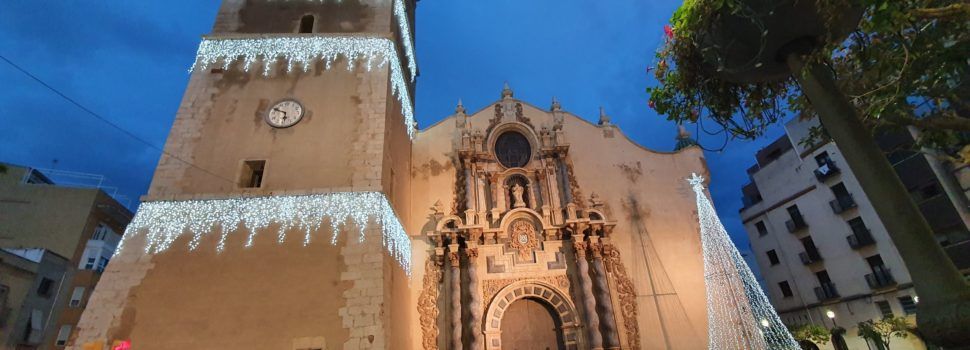 Vinaròs mantiene luces navideñas para revitalizar el comercio