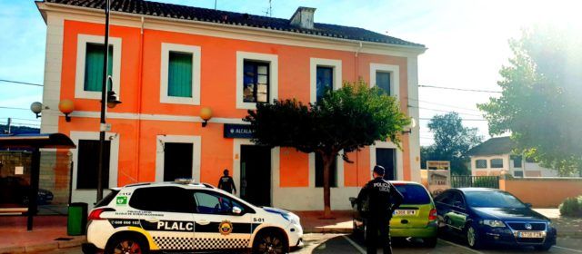 Policia Local i Guàrdia Civil recuperen la documentació i diners en efectiu d’un robatori en un taller de vehicles d’Alcalà de Xivert