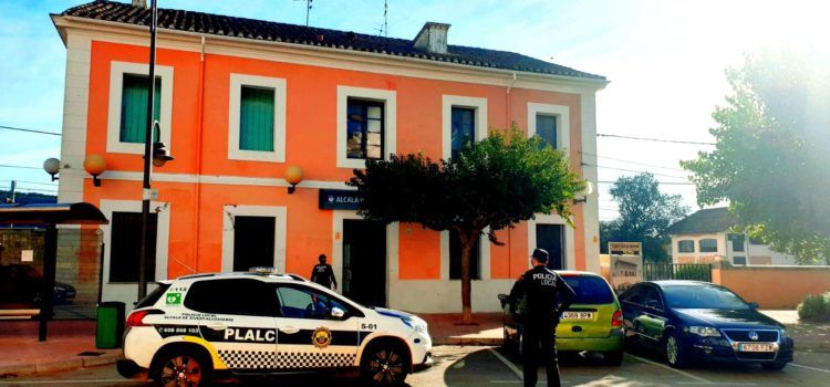 Policia Local i Guàrdia Civil recuperen la documentació i diners en efectiu d’un robatori en un taller de vehicles d’Alcalà de Xivert