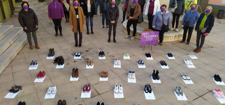 Canet honra a les víctimes de la violència masclista amb un acte reivindicatiu