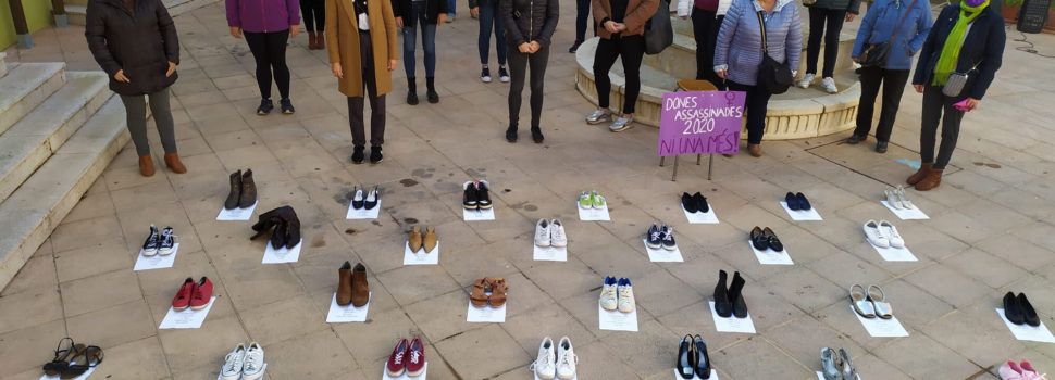 Canet honra a les víctimes de la violència masclista amb un acte reivindicatiu