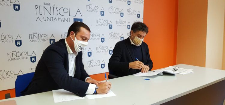 Colomer firma en Peñíscola el convenio para fomentar el turismo cinematográfico en el municipio y en la Comunitat Valenciana