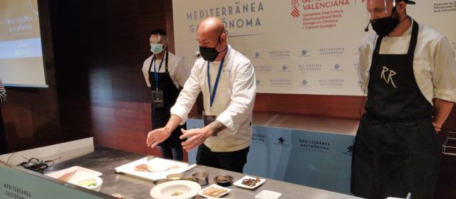 El xef Raúl Resino posa en valor el peix de Benicarló, Vinaròs i Peníscola en Gastrónoma