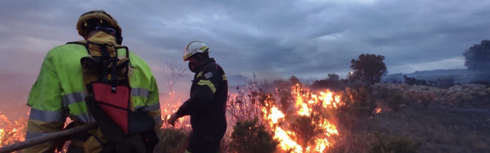 Fotos: incendio de vegetación en Catí