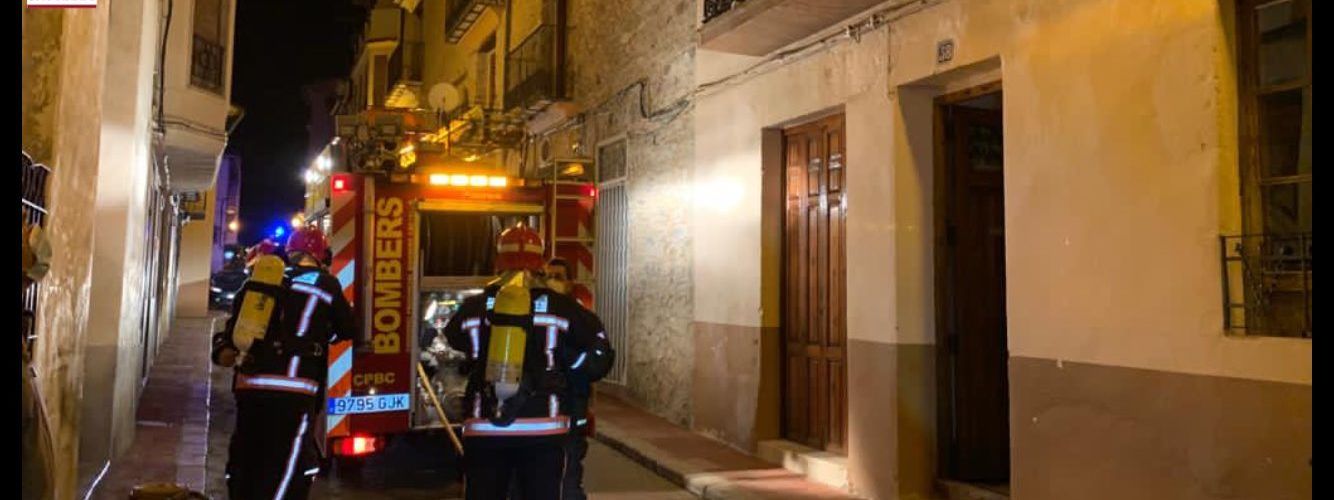 Evacuadas por el balcón tres personas en un incendio en Vilafranca