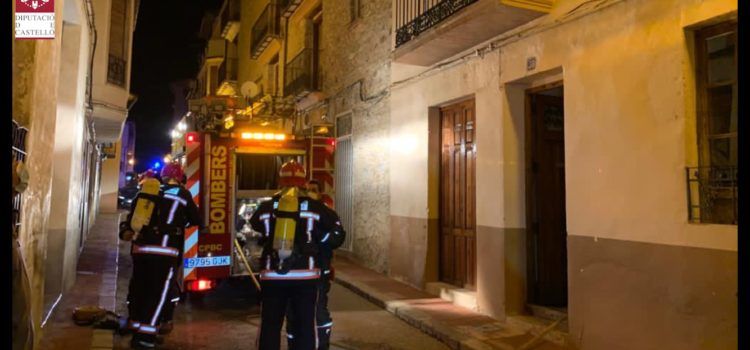 Evacuadas por el balcón tres personas en un incendio en Vilafranca
