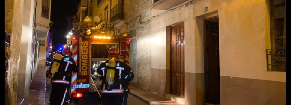 Evacuadas por el balcón tres personas en un incendio en Vilafranca
