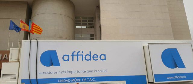 Unitat mòbil de TAC a l’Hospital de Vinaròs, mentre es munta el nou TAC