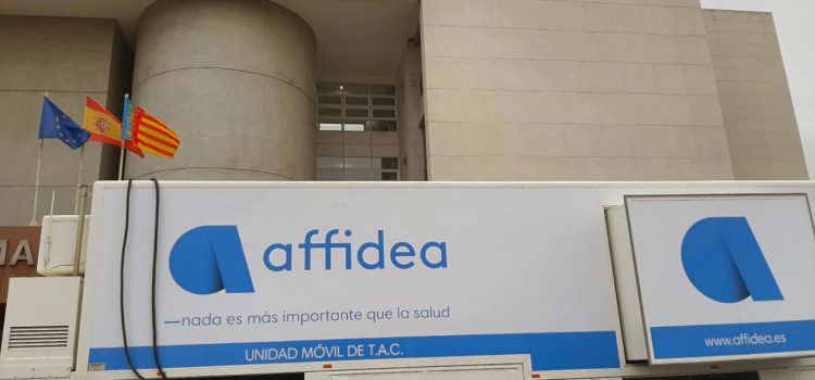 Unitat mòbil de TAC a l’Hospital de Vinaròs, mentre es munta el nou TAC