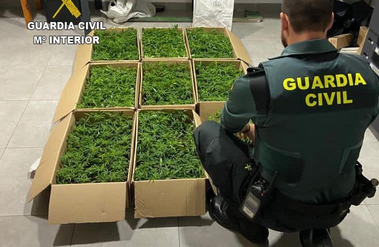 Dos detenidos en Vinaròs al intentar transportar droga en un vehículo