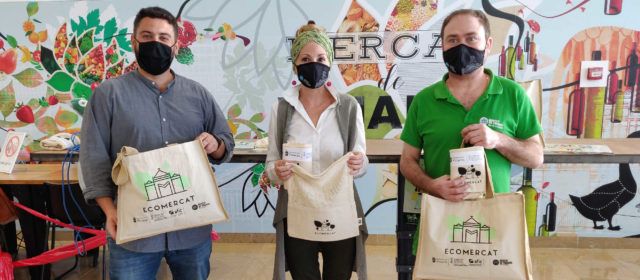 L’Ajuntament de Vinaròs aposta per reduir els plàstics en les compres del Mercat