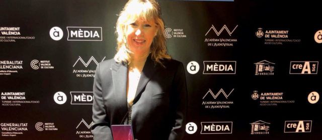 Inés Roig, de Vinaròs, gana el premio al mejor vestuario en la Gala del Audiovisual Valencià