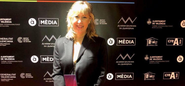 Inés Roig, de Vinaròs, gana el premio al mejor vestuario en la Gala del Audiovisual Valencià
