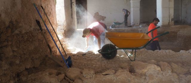Més troballes de la història de Vinaròs a la Cotxera de Batet, com nous trams de la muralla i restes de projectils del XVII (I)