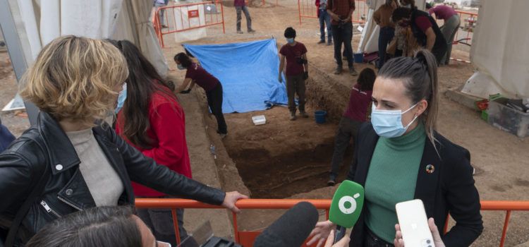 La diputada de Memòria Històrica, Tania Baños, qualifica “d’històric” el treball de recuperació de la dignitat de 36 persones víctimes del franquisme, una de Vinaròs