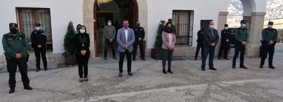 El Ayuntamiento de Peñíscola se ha sumado al minuto de silencio por las víctimas de la violencia de género