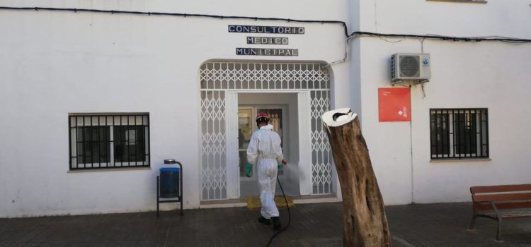 Bombers i Ajuntament desinfecten els establiments locals i edificis municipals de Càlig