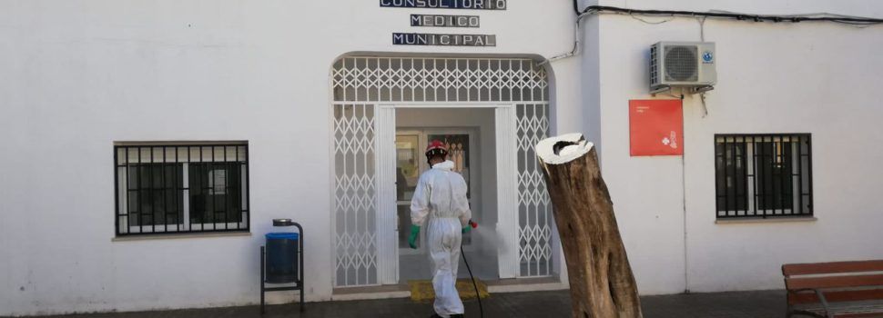 Bombers i Ajuntament desinfecten els establiments locals i edificis municipals de Càlig