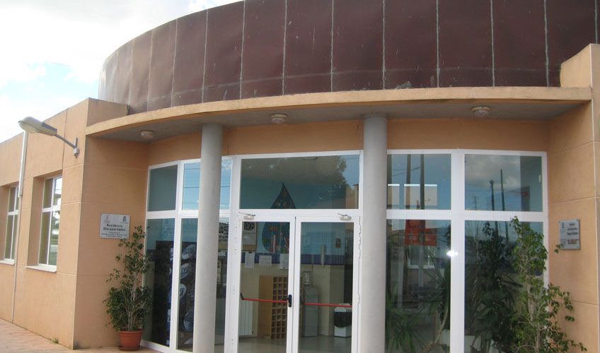 El brot del Centre Geriàtric de Benicarló ja afecta 12 persones, mentre que es detecten 2 casos a la residencia El Collet