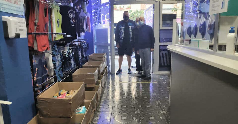 System Sport lliura menjar enllaunat a Cáritas Vinaròs