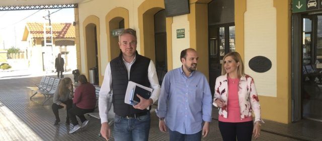 PP Vinaròs: El PSOE mantiene seis meses después el recorte de 10 trenes al día entre Vinaròs y Castellón