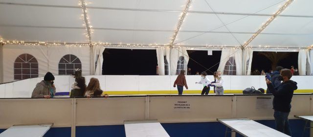 La pista de hielo y la feria Lluís Santapau animan el paseo de Vinaròs