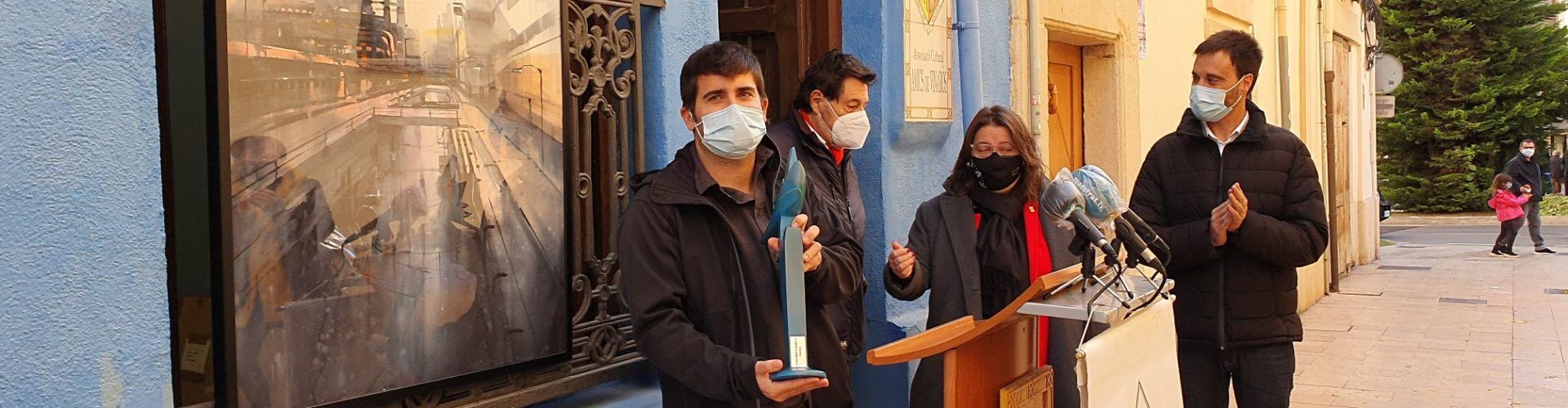 Amics de Vinaròs lliura a Adrián Marmolejo el premi del concurs d’aquarel·les
