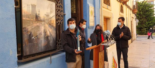 Amics de Vinaròs lliura a Adrián Marmolejo el premi del concurs d’aquarel·les
