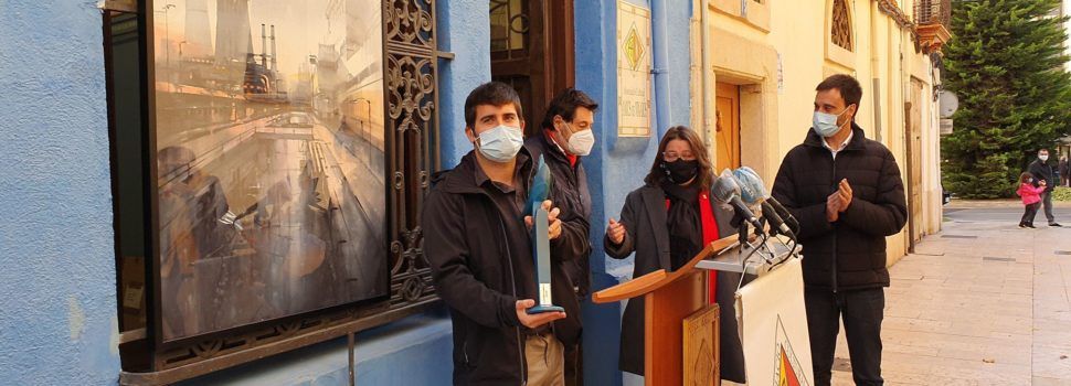 Amics de Vinaròs lliura a Adrián Marmolejo el premi del concurs d’aquarel·les
