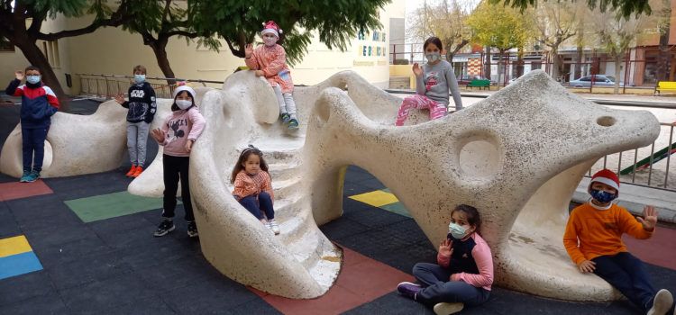 El CEIP Marqués de Benicarló participà en el concurs de targes nadalenques
