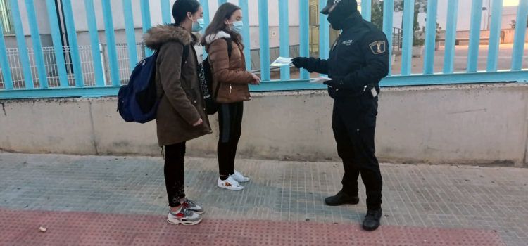 La Policia Local d’Alcalà-Alcossebre realitza una campanya informativa sobre l’ús dels vehicles de mobilitat personal