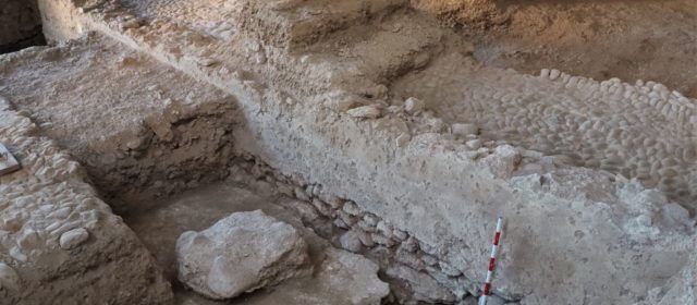 Més troballes de la història de Vinaròs a la Cotxera de Batet, com nous trams de la muralla i restes de projectils del XVII (i II)