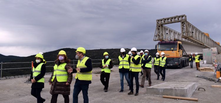 Delegada del govern i els alcaldes de Morella, Alcañiz i Vinaròs visiten les obres de la N-232