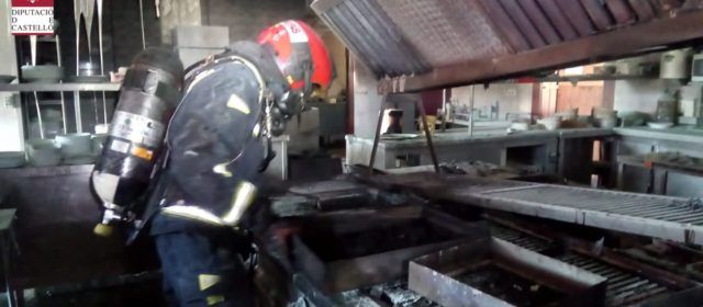 Un ferit en incendiar-se un restaurant a la Ratlla del Terme a Benicarló