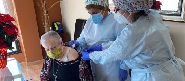 Mañana lunes continuará el proceso de vacunación con la recepción de 5.000 dosis en Castellón, tras el primer día trancurrido con normalidad