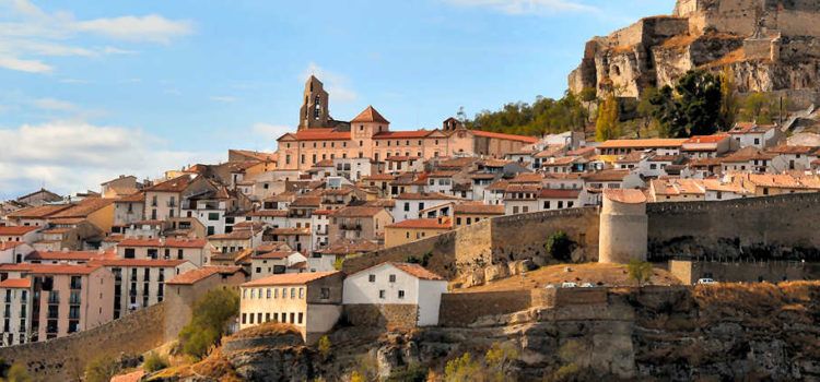 Morella dóna la benvinguda al 2021 des dels balcons