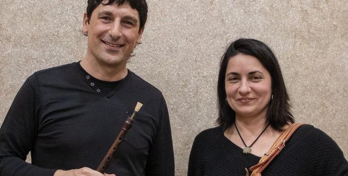 Cati Plana, de Figueres i Pau Puig, de Vinaròs, estrenen el disc de música tradicional “Tretze vares”