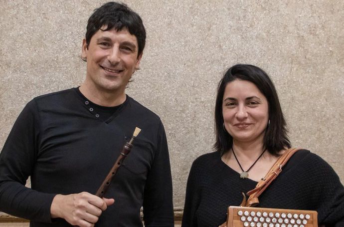 Cati Plana, de Figueres i Pau Puig, de Vinaròs, estrenen el disc de música tradicional “Tretze vares”