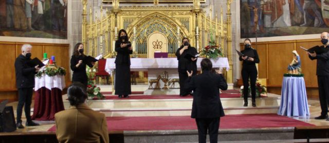 Concierto con mascarilla de la coral juvenil Sant Sebastià de Vinaròs