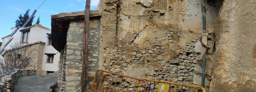Veïns d’Ortells urgeixen solucions al risc d’enderrocament d’una vivenda sobre els safaretjos
