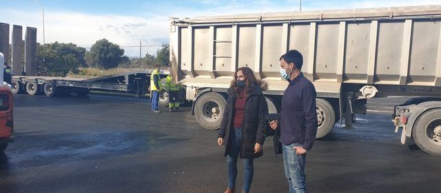 L’Ajuntament de Vinaròs millora l’asfalt de la plaça Salines A