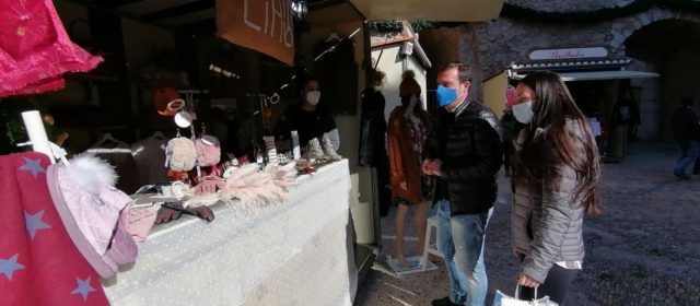 Peñíscola inaugura su Mercado Navideño en la Plaza Santa María