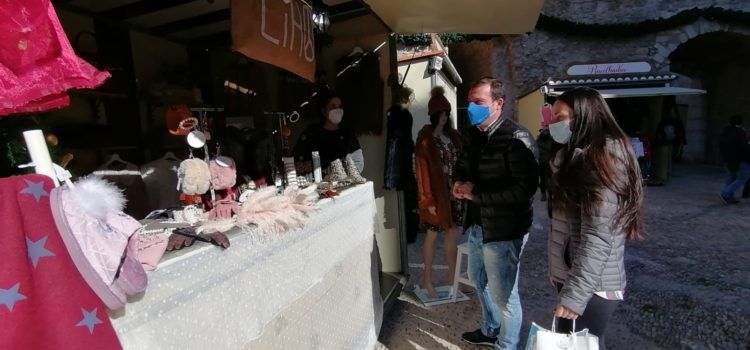 Peñíscola inaugura su Mercado Navideño en la Plaza Santa María