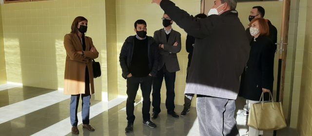 Comença la instal·lació de mobiliari i material per obrir l’11 de gener el nou col·legi de Canet lo Roig