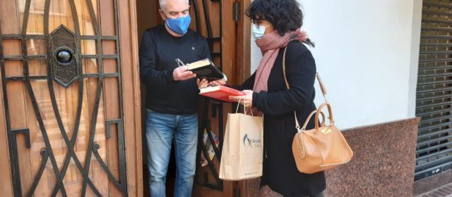 La Biblioteca de Benicarló estrena un servei de préstec a domicili per a persones majors
