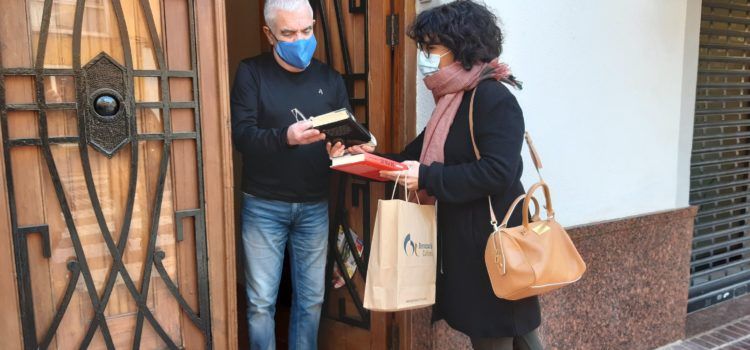 La Biblioteca de Benicarló estrena un servei de préstec a domicili per a persones majors